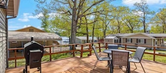 Secluded 2BR Cabin - Community Dock - Lake Access