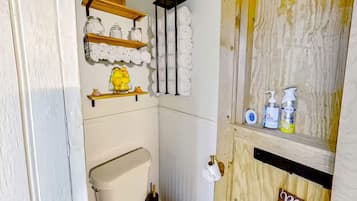 Ducha, secador de pelo, toallas