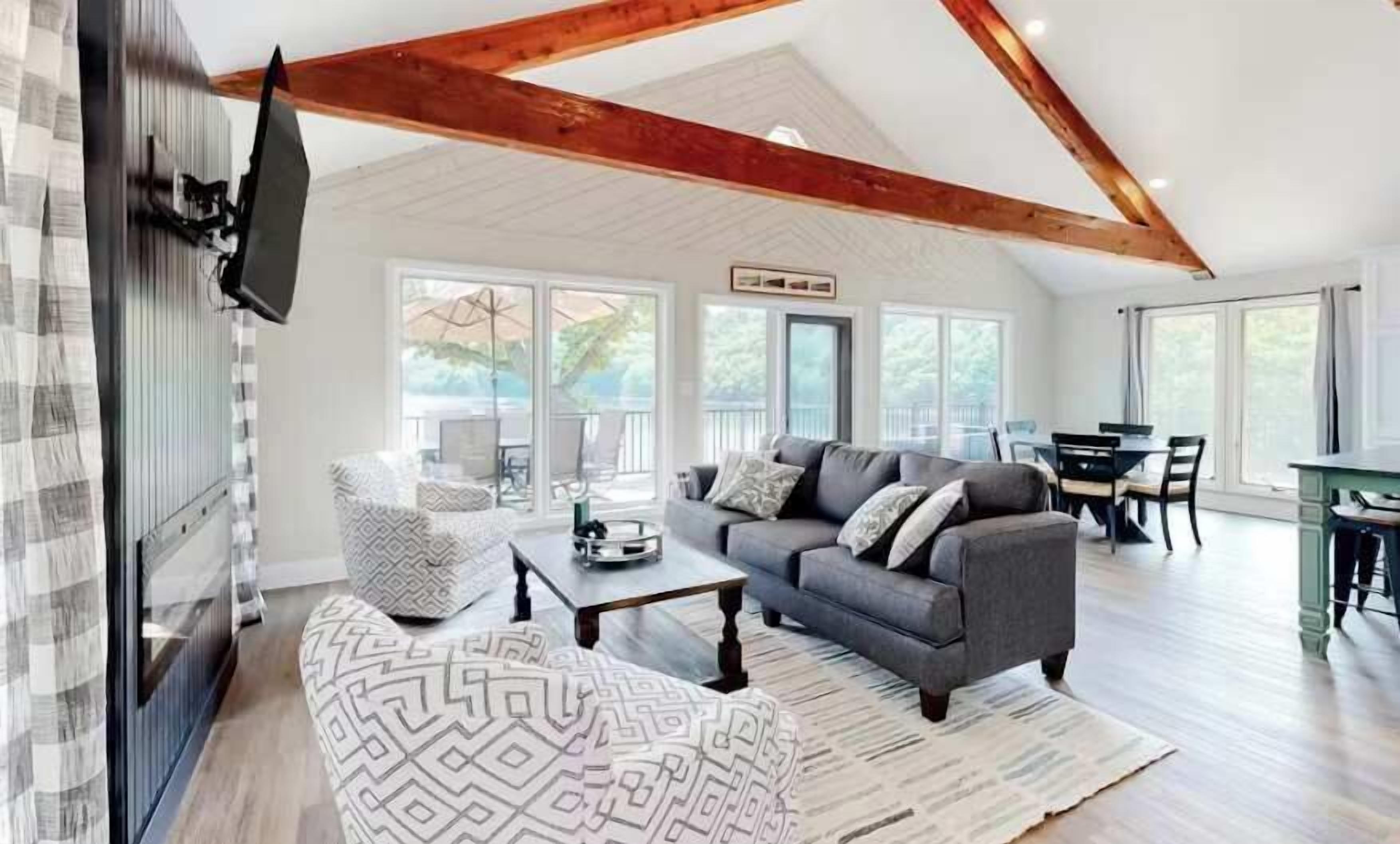 TV, fireplace