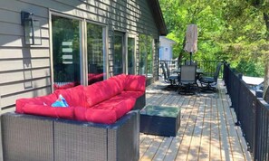Outdoor dining - Spacious 4BR Lake House - LAKE VIEW - Rocky Mount (Rocky Mount)