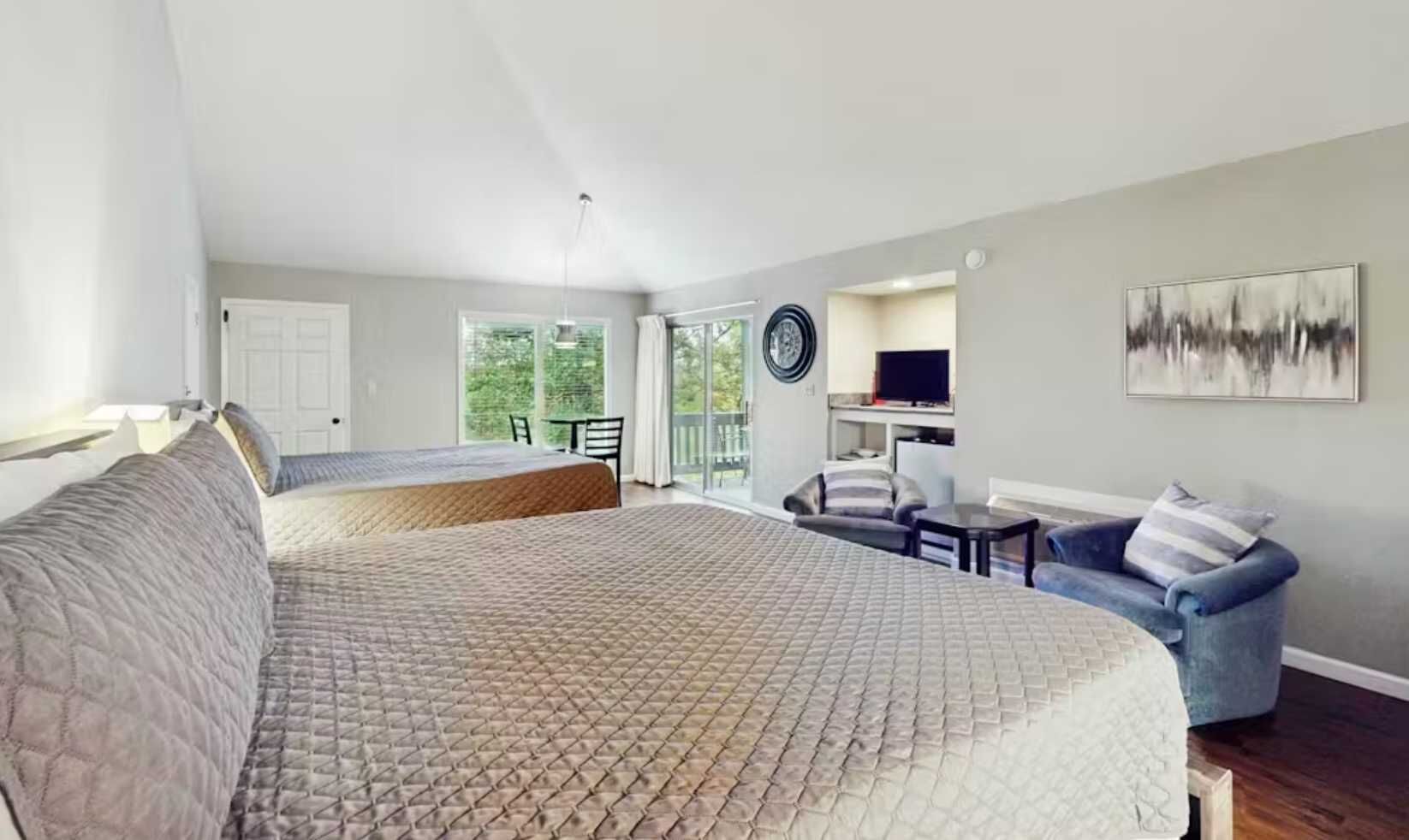 3 bedrooms, travel crib, WiFi, bed sheets