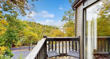 Charming 3BR House - Golf & POOLS - Osage Beach