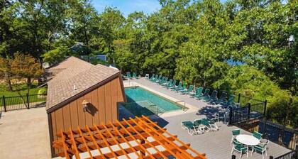 Charming 4BR House - HOT TUB - Osage Beach