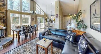 Charming 4BR House - HOT TUB - Osage Beach