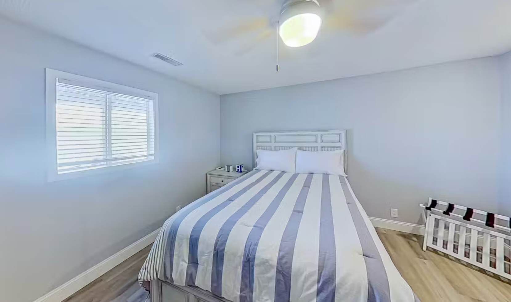 5 bedrooms, iron/ironing board, WiFi, bed sheets