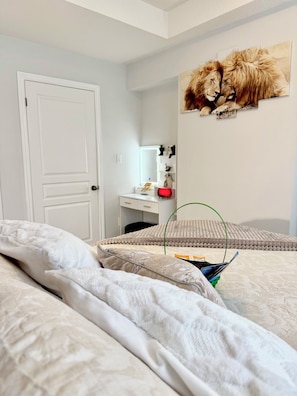 1 bedroom, free WiFi - Cozy pluto studio in heart of falls 10min walk to niagara falls (Niagara Falls)
