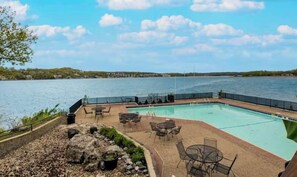 Pool - Serene 3BR Condo - Waterfront POOL - Lake Ozark (Lake Ozark)