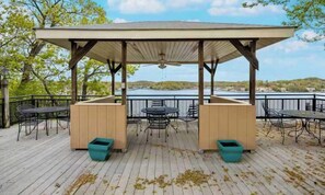 Outdoor dining - Serene 3BR Condo - Waterfront POOL - Lake Ozark (Lake Ozark)