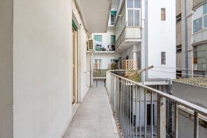 Property grounds - A cozy 75 sqm apartment on two levels, ideal for up to 4 people, located on the ground floor of a building (with internal stairs to the upper level).The property is located in a residential area of ​​Catania, a short walk from the seafront and about  (Catania)