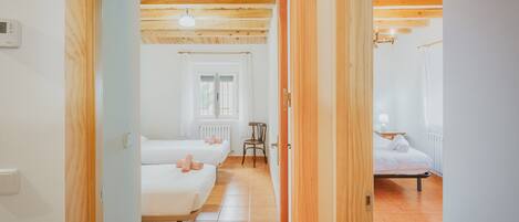 4 bedrooms, bed sheets