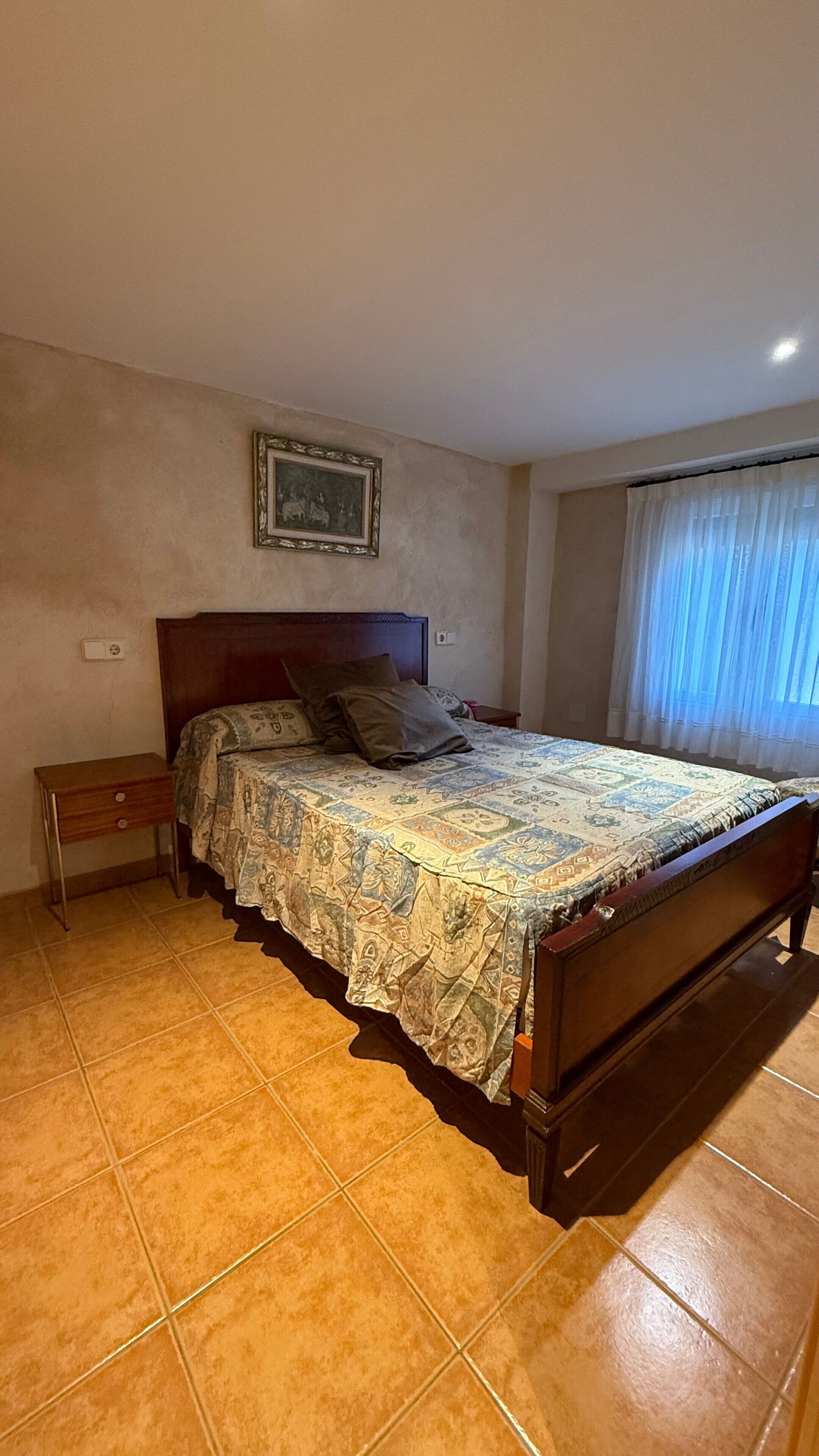 4 bedrooms, bed sheets