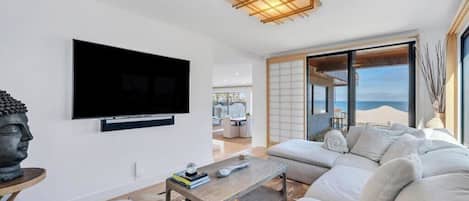 Smart TV, fireplace, stereo