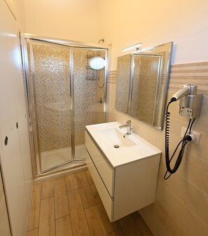 Quarto standard, banheiro privativo | Banheiro