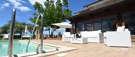 Piscine intérieure, piscine extérieure