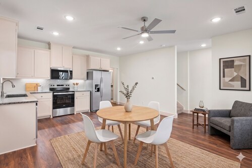 Near Mansfield Stadium - Brand New Townhome Unit 2