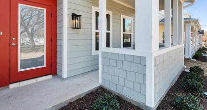 Near Mansfield Stadium - Brand New Townhome Unit 2