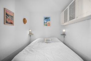 2 bedrooms - T2 Cabin Apartment in Domaine de la Coudoulière with Shared Pool and Balcony (Six-Fours-les-Plages)