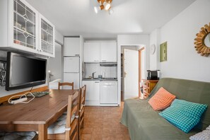 Interior - T2 Cabin Apartment in Domaine de la Coudoulière with Shared Pool and Balcony (Six-Fours-les-Plages)