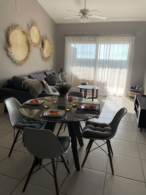 Dining - Vrbo Property (Flamingos)