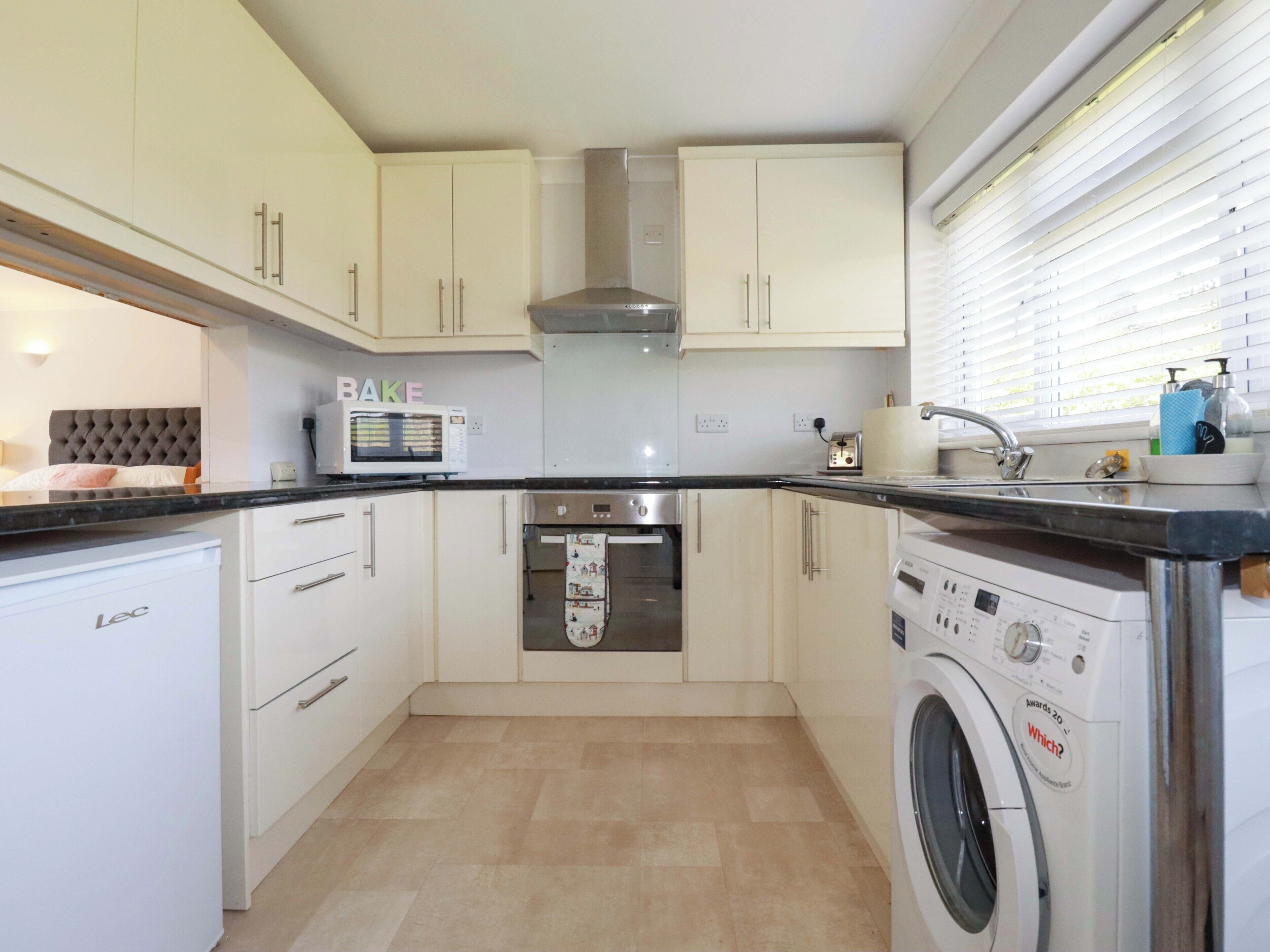 Dishwasher, cookware/dishes/utensils