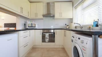 Dishwasher, cookware/dishes/utensils