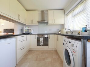 Dishwasher, cookware/dishes/utensils - Tregoning (Lostwithiel)
