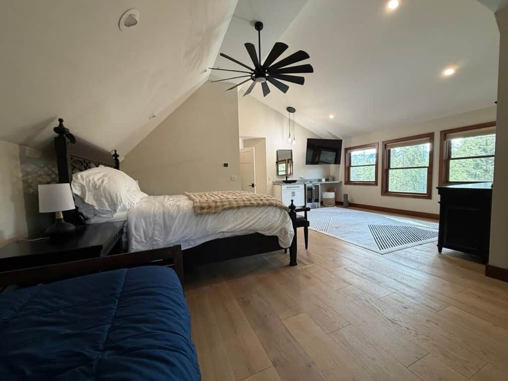 3 slaapkamers, een bureau, een strijkplank/strijkijzer, gratis wifi