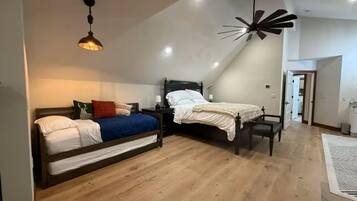 3 bedrooms, iron/ironing board, WiFi, bed sheets