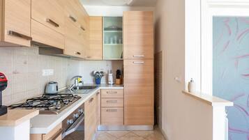 Kühlschrank, Mikrowelle, Geschirrspüler
