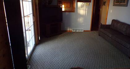 3 bedroom Lakeside home, on Snowmobile & ATV trails. Pet friendly, onsite Dining