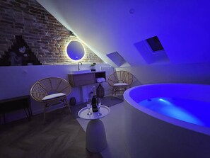 Towels, soap, toilet paper - Élégante Maison, Jaccuzzi, Home Cinema, proche Gare (Amiens)