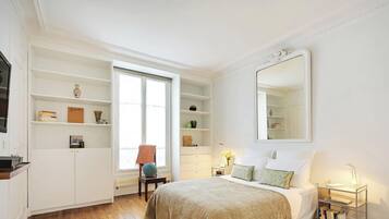 2 bedrooms, desk, iron/ironing board, WiFi