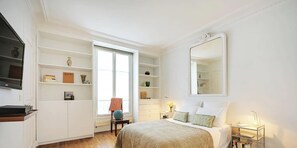 2 habitaciones, escritorio, tabla de planchar con plancha y wifi 