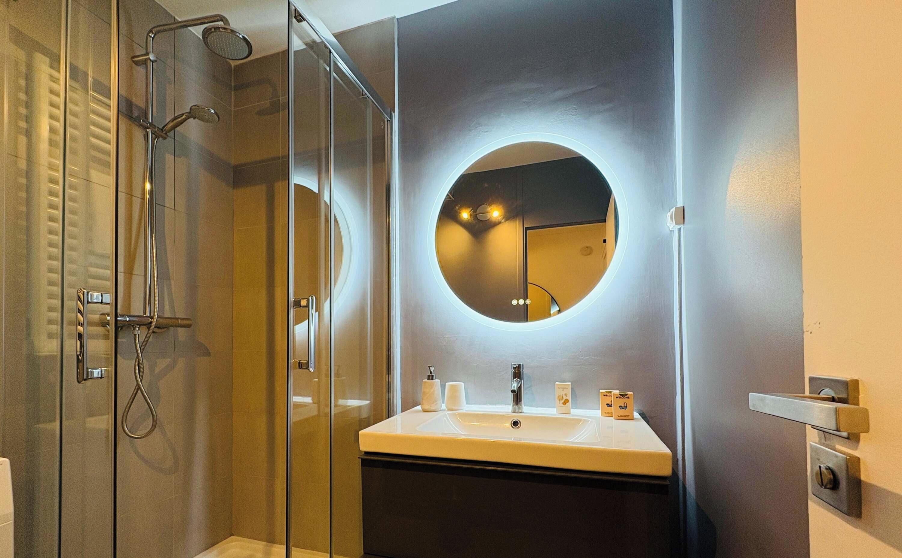 Shower, hair dryer, towels, shampoo