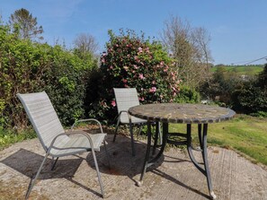 Outdoor dining - Tregoning Annexe (Lostwithiel)