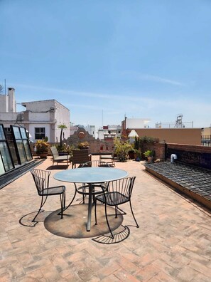 Outdoor dining - Hotel Casa Victoria (Queretaro)