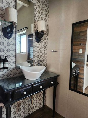 Estúdio básico | Banheiro