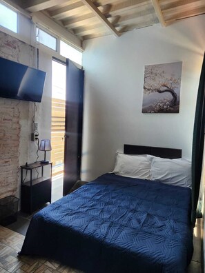 Quarto básico, vista para a cidade