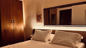 Double Room, Balcony, Courtyard View | Desk, soundproofing, iron/ironing board, free WiFi