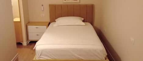 基本單人房 | 書桌、隔音、熨斗/熨衣板、免費無線上網