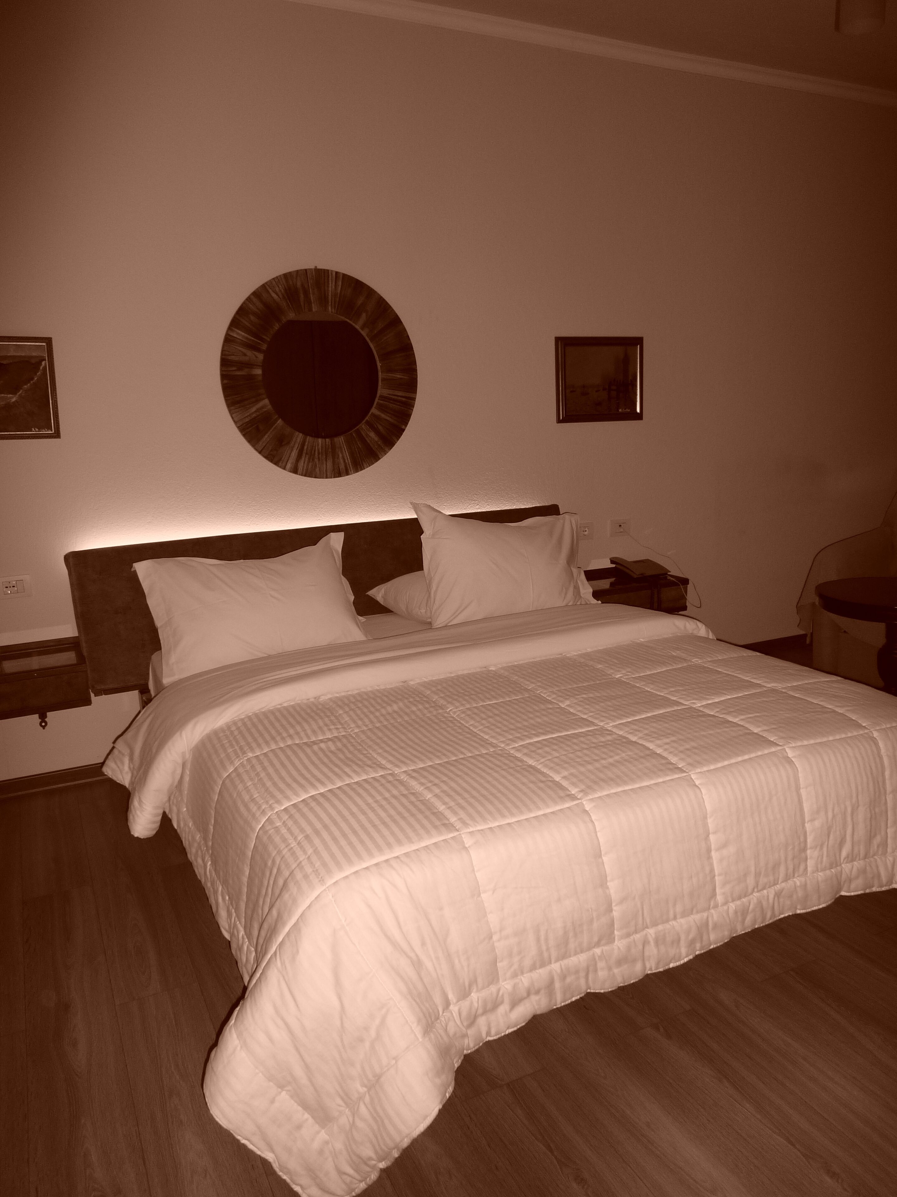 Double Room, 1 Double Bed | Desk, soundproofing, iron/ironing board, free WiFi