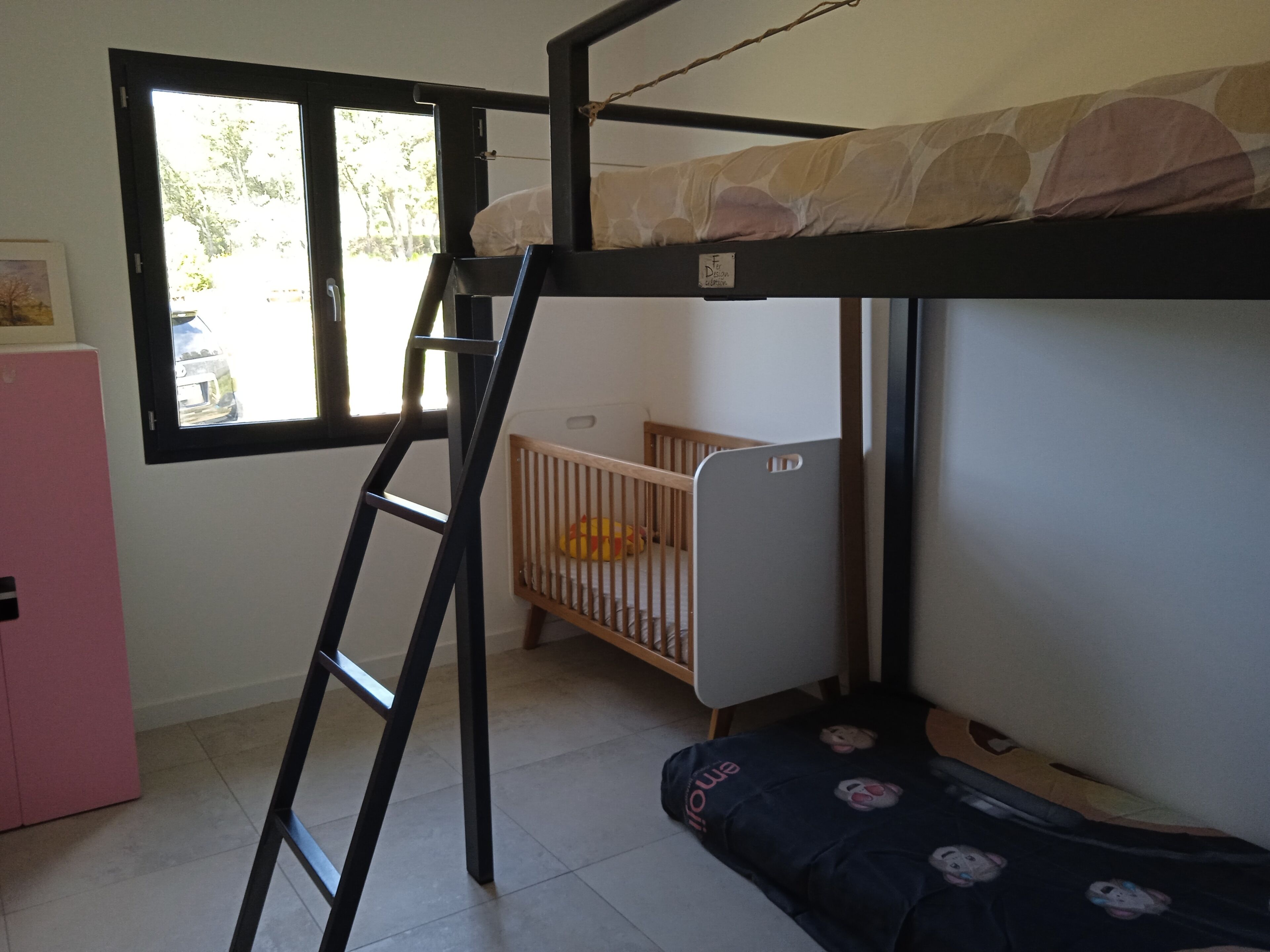 4 bedrooms, internet, bed sheets