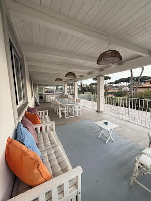 Outdoor dining - Forte dei Marmi, Italy. Entire Villa with pool, perfect for big families (Forte dei Marmi)