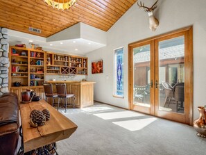 Interior - Lakeview Forest Lodge (Bass Lake)
