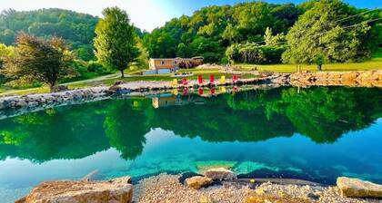 Longview Lodge 6br w/ Swimming Pond & Hot Tub
