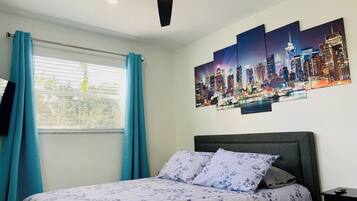 5 Schlafzimmer, Schreibtisch, Bügeleisen/Bügelbrett, Reisekinderbett