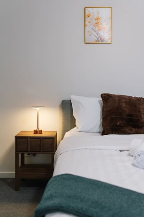 4 bedrooms, iron/ironing board, WiFi, bed sheets