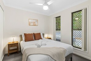 4 bedrooms, iron/ironing board, WiFi, bed sheets