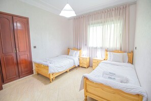 2 chambres, fer et planche à repasser, Wi-Fi, draps fournis