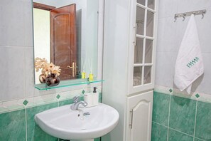 Shower, hair dryer, towels, soap - Havre luxe Tanger Plage & TGV 2 min (Tanger)